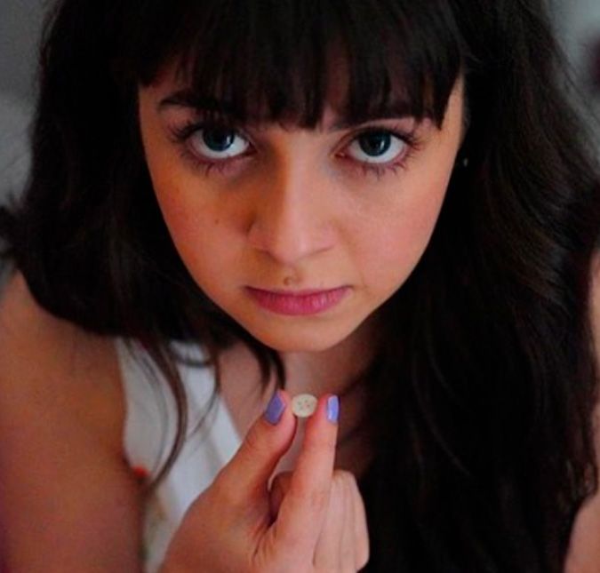 Klara Castanho fala sobre transtorno enfrentado pela personagem em Bom Dia, Verônica A atriz interpreta Ângela, filha de Reynaldo Giannecchini, que tem o hábito de comer botões quando está nervosa