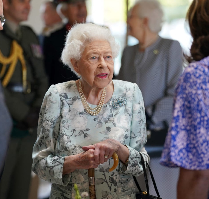 Rainha Elizabeth II manda mensagem atravessada a cozinheiro real depois de encontrar lesma em salada, entenda!