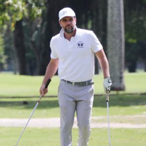 Rodrigo Lombardi é flagrado jogando golfe; veja os cliques!