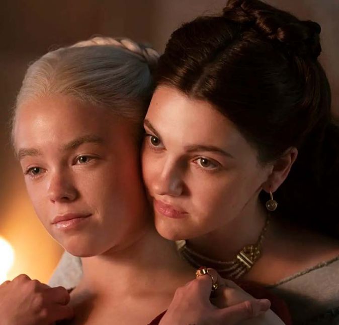 Outra coisa que não vai faltar é girl power! Uma das características marcantes do spin-off é o foco nas mulheres valentes, afinal, a família é repleta de moças que estão dispostas a fazer o que for preciso pelo trono... Outra coisa que não vai faltar é girl power! Uma das características marcantes do spin-off é o foco nas mulheres valentes, afinal, a família é repleta de moças que estão dispostas a fazer o que for preciso pelo trono...