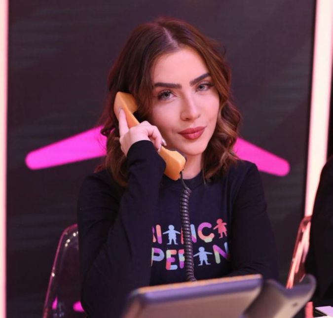 Jade Picon posta fotos de ensaio em mercado e internautas se divertem