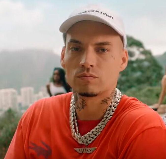 Filipe Ret desabafa sobre decepção e fãs apontam indireta para Gabriel Medina Recentemente, o surfista começou a seguir a ex esposa do cantor nas redes sociais