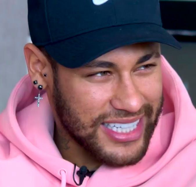 Neymar Jr. é visto com modelo durante festinha em Paris, diz jornal. Conheça a brasileira apontada como novo affair do jogador O evento rolou na casa do jogador de futebol e Jessica Turini apareceu sentada em seu colo