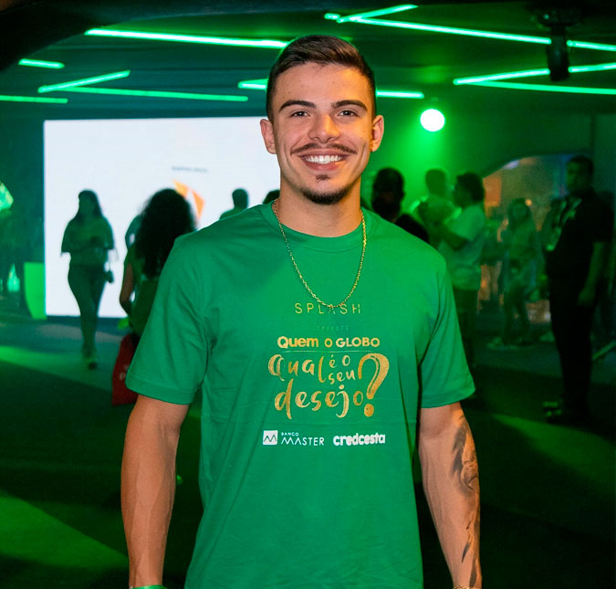 Ex de Larissa Manoela, Thomaz Costa revela que já confundiu uma ficante a transou com a pessoa errada: <i>- Eu estava muito louco</i>