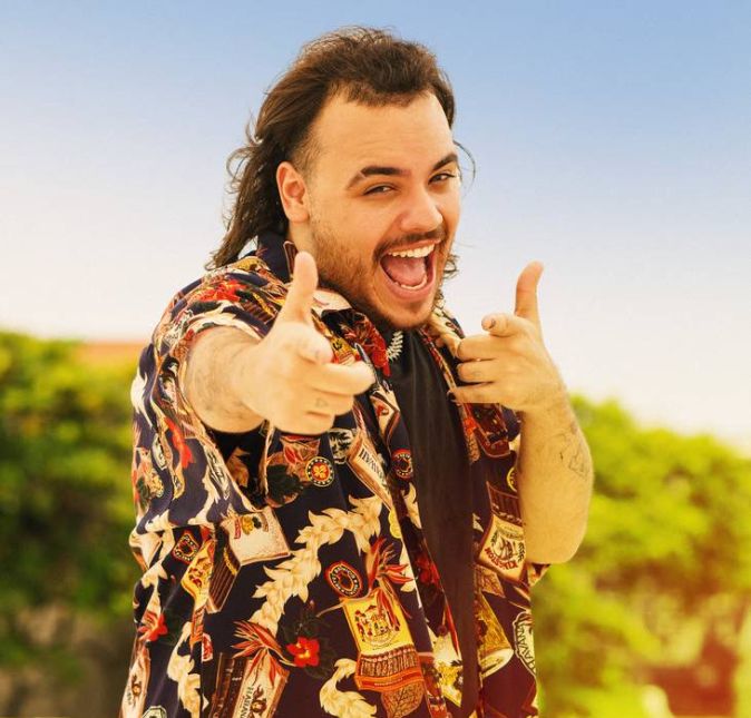 Gabriel Rocha tem estilo, e vontade de jogar. O ator, diretor e apresentador de 23 anos de idade vive postando vídeos engraçados em suas redes - e deve fazer toda a audiência rir. Gabriel Rocha tem estilo, e vontade de jogar. O ator, diretor e apresentador de 23 anos de idade vive postando vídeos engraçados em suas redes - e deve fazer toda a audiência rir.