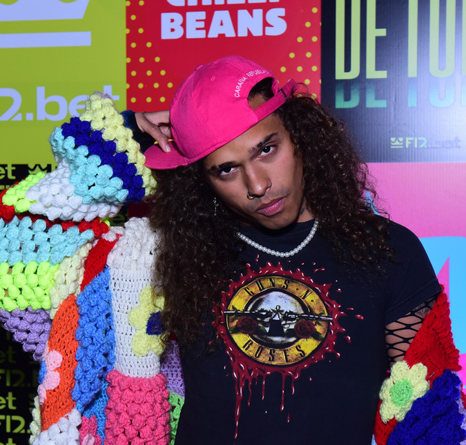 Vitão escolhe <i>look</i> ousado para festa de Viih Tube e faz provocação: <i>Roupa é só pano, não tem gênero, não tem sexo</i>