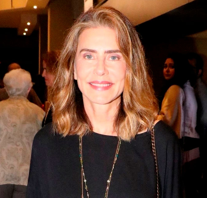 Maitê Proença estreará monólogo autobiográfico e declara: <i>O que faço entre quatro paredes não ameaça a vida de ninguém</i>