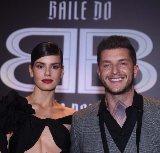 Camila Queiroz e Klebber Toledo revelam <I>spoilers</I> sobre a segunda temporada de <i>Casamento às Cegas: A galera vai enlouquecer</i>