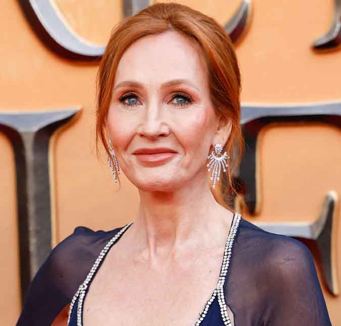 J.K. Rowling fala sobre sua ausência no especial que comemorou os 20 anos de <i>Harry Potter: Me pediram para fazer e decidi não fazer</i>