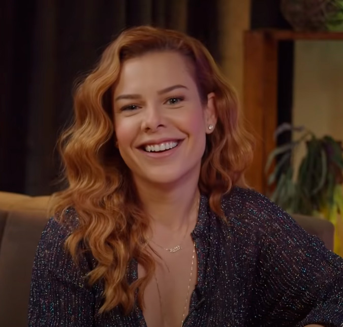 Fernanda Souza faz rara aparição com namorada para <i>show</i> de Sandy