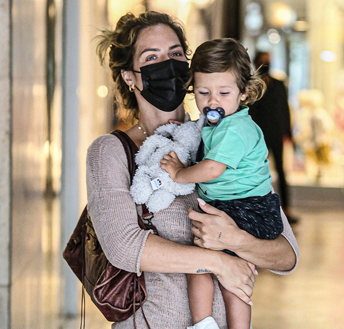 Giovanna Ewbank encanta a <i>web</i> com foto de Zyan: <i>Menino maluquinho</i>