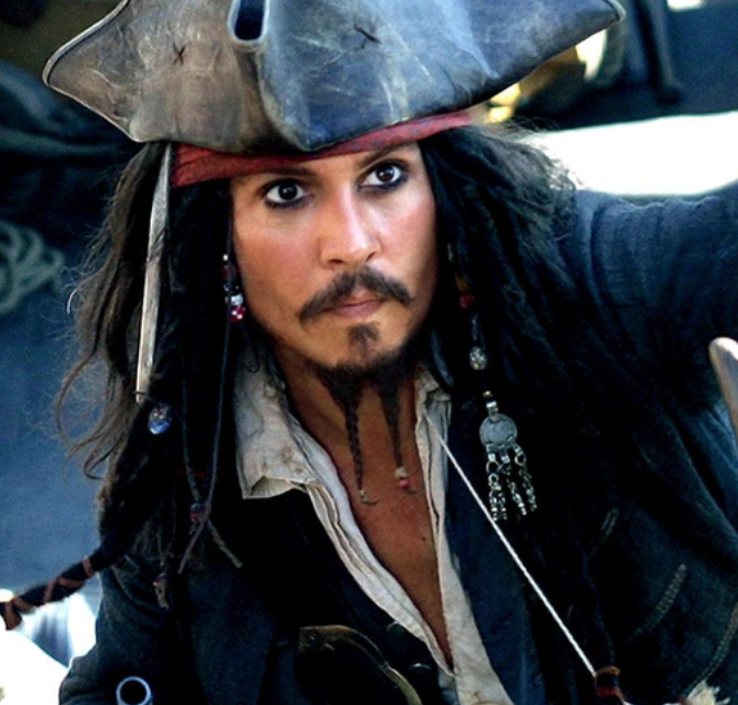 Johnny Depp aparece durante o <I>VMA Awards 2022</i> e divide comentários dos fãs