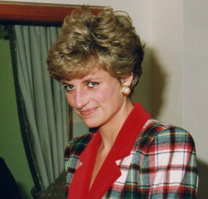 Médico que atendeu Princesa Diana no acidente fatal acredita que é <i>um pouco responsável</i> pelo ocorrido