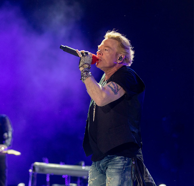 Axl Rose, vocalista do <i>Guns N' Roses</i> cumprimenta fãs em Manaus; veja o vídeo!