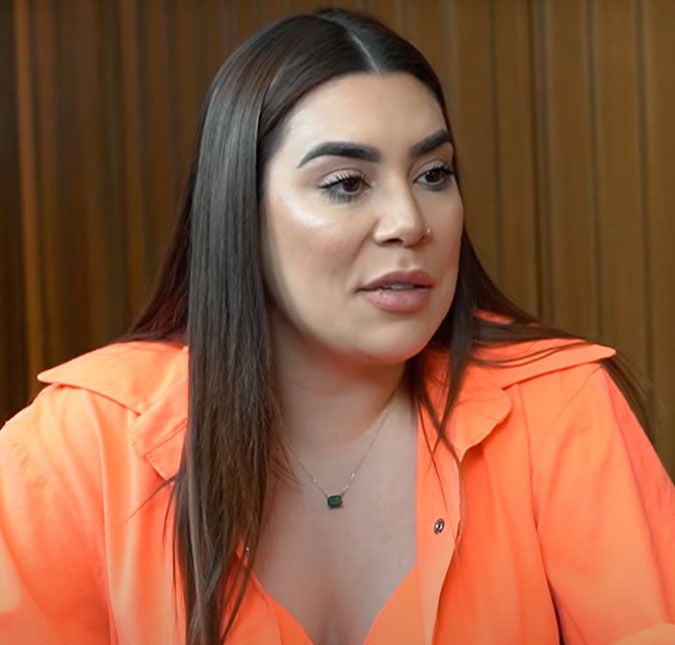 A cantora explicou que o espaço estava lotado e buscou um camarim vazio para se arrumar com calma