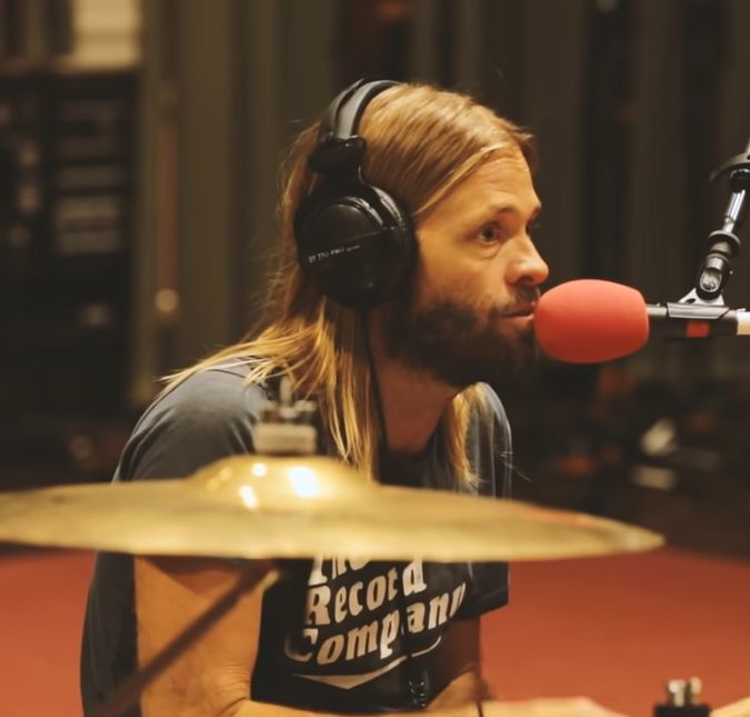 Evento mundial vai honrar a vida e a obra de Taylor Hawkins O baterista do Foo Fighters infelizmente morreu no fim de março de 2022