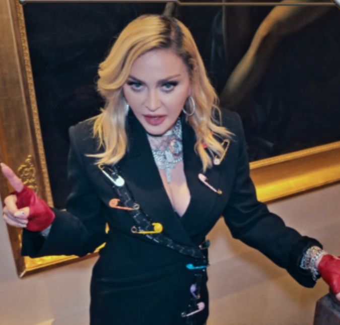 Madonna revela arrependimento por ter casado e diz ser obcecada por sexo, entenda! A cantora postou um vídeo em seu canal do YouTube respondendo algumas perguntas