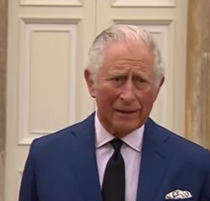 Príncipe Charles pedia para Diana ser mais alegre e parecida com a esposa do seu irmão, conta livro