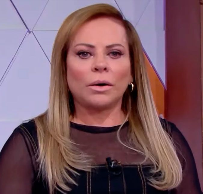 Christina Rocha seguirá no comando da atração