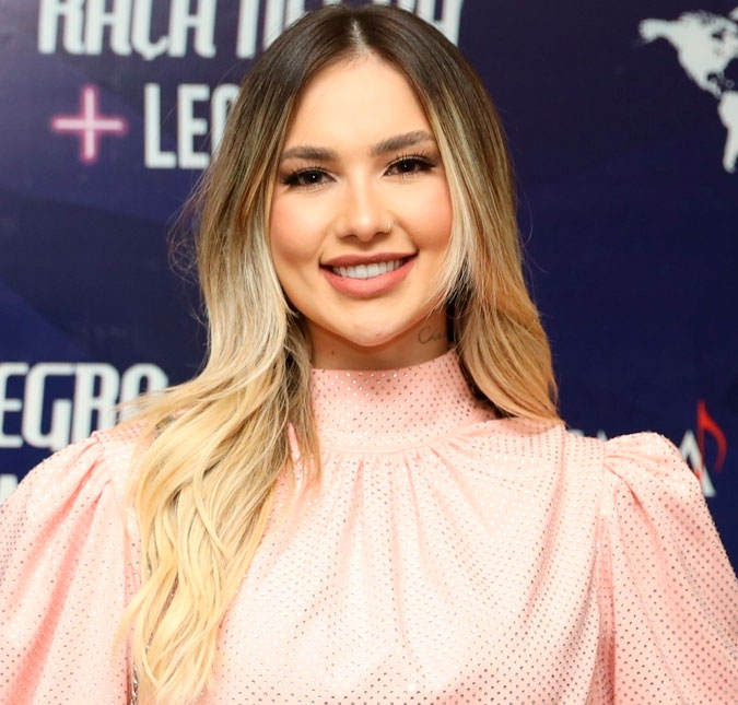 Virginia Fonseca participa de aula de natação da filha, Maria Alice: <i>- Pensa em uma menina que fica brava depois?</i>