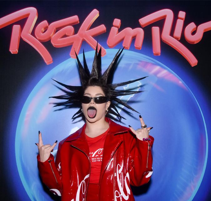 A influenciadora apostou em um look totalmente vermelho para o festival