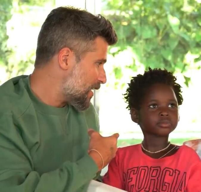 O ator usou as redes sociais para se declarar para o filho do meio
