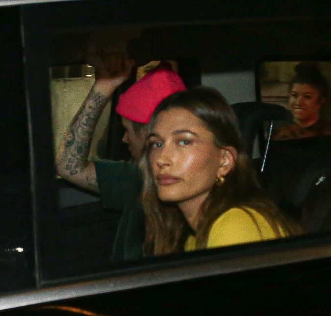 Com camiseta do Brasil, Hailey Bieber é ovacionada pelo público no <i>Rock in Rio</i>