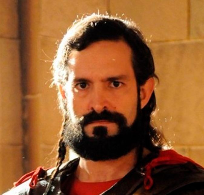 Iran Malfitano já foi protagonista de Malhação, participou de Rei Davi, Gênesis, A Favorita, Cobras & Lagartos, Kubanacan e diversas outras novelas exibidas na TV Globo e Record TV, contudo, quando perdeu o emprego, foi trabalhar como motorista de aplicativo. Nos últimos tempos, de acordo com o jornal Extra, Iran virou professor de um curso de atuação em um shopping da Zona Oeste do Rio de Janeiro. Diferentemente dos outros artistas confirmados do reality, ele é o que menos tem polêmicas no currículo. Seria ele o bom moço da edição? Façam as suas apostas! Iran Malfitano já foi protagonista de Malhação, participou de Rei Davi, Gênesis, A Favorita, Cobras & Lagartos, Kubanacan e diversas outras novelas exibidas na TV Globo e Record TV, contudo, quando perdeu o emprego, foi trabalhar como motorista de aplicativo. Nos últimos tempos, de acordo com o jornal Extra, Iran virou professor de um curso de atuação em um shopping da Zona Oeste do Rio de Janeiro. Diferentemente dos outros artistas confirmados do reality, ele é o que menos tem polêmicas no currículo. Seria ele o bom moço da edição? Façam as suas apostas!