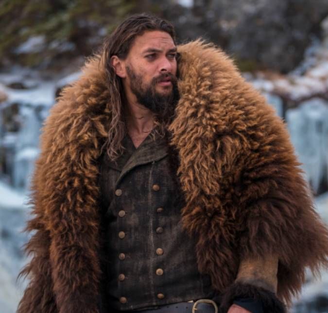 O ator mostrou as madeixas sendo cortadas pela cabeleireira