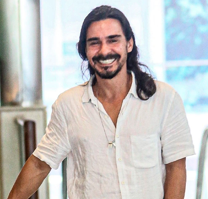 André Gonçalves retira tornozeleira eletrônica após cumprir 60 dias em prisão domiciliar: <i>- Tirei um peso</i>