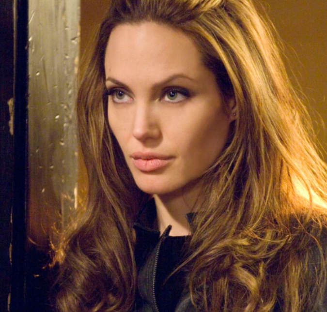 Angelina Jolie pede mais de um bilhão de reais em processo contra Brad Pitt