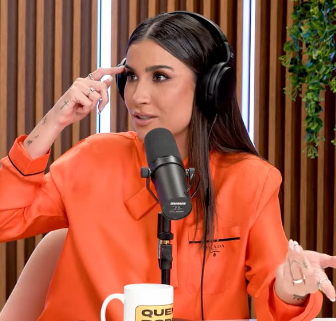 Bianca Andrade faz primeiro passeio no shopping com Cris A influenciadora colocou o garotinho para pilotar um minicarro carro quase nada discreto