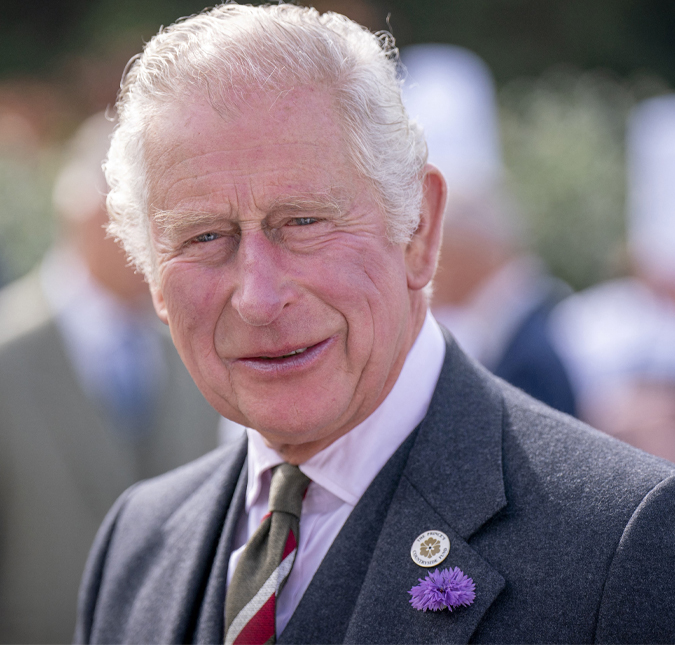 Príncipe Charles assume o trono como Rei Charles III após a morte da rainha Elizabeth II