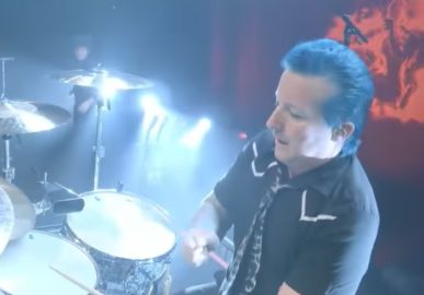 Baterista do <I>Green Day</i> vai em roda de samba no Rio de Janeiro