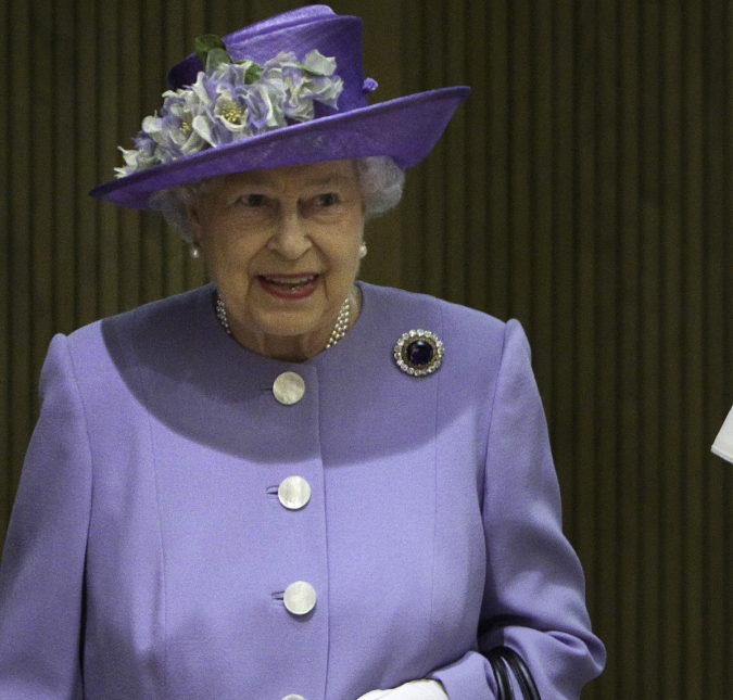 Após morte de Rainha Elizabeth II, dinheiro e selos vão mudar, entenda