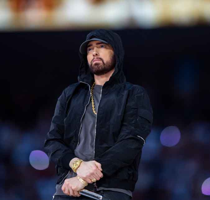 Eminem relembra overdose e fases de sua recuperação, durante participação em <i>podcast</i>