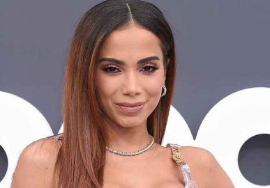 Do Brasil para o mundo! Anitta celebra indicação ao <I>American Music Awards 2022</i>