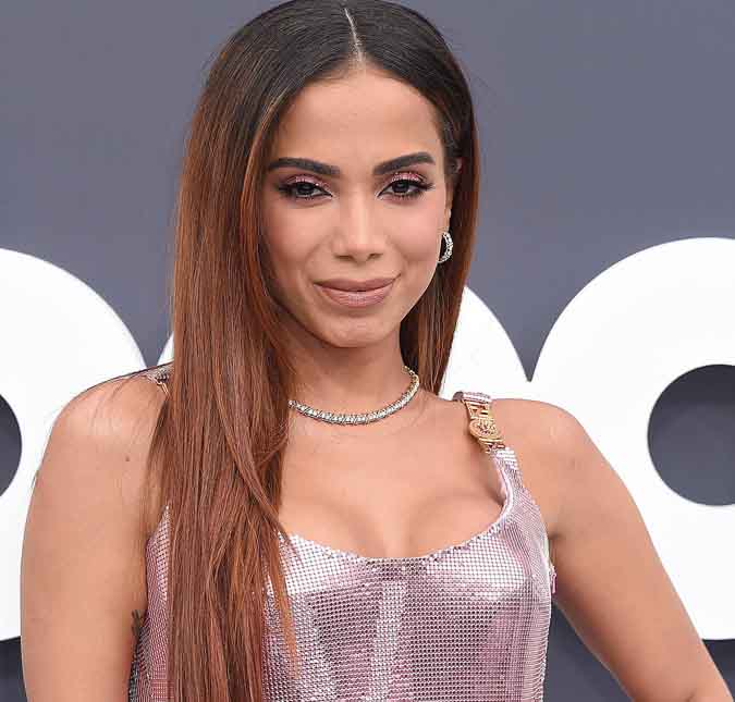 Do Brasil para o mundo! Anitta celebra indicação ao <I>American Music Awards 2022</i>