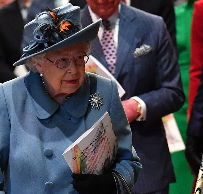 Cortejo da Rainha Elizabeth II irá da Escócia à Inglaterra e reúne milhares de pessoas