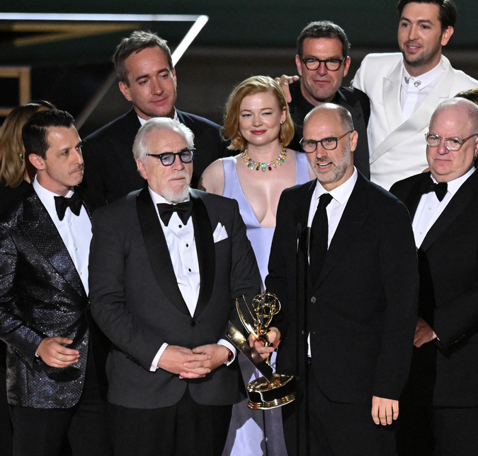 Succession, <i>Ted Lasso</i>, <i>Round 6</i> e muito mais... Confira a lista completa de ganhadores do <i>Emmy Awards 2022</i>!