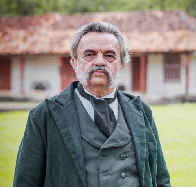 José Dumont é retirado de novela após ser preso por suspeita de estupro e pedofilia