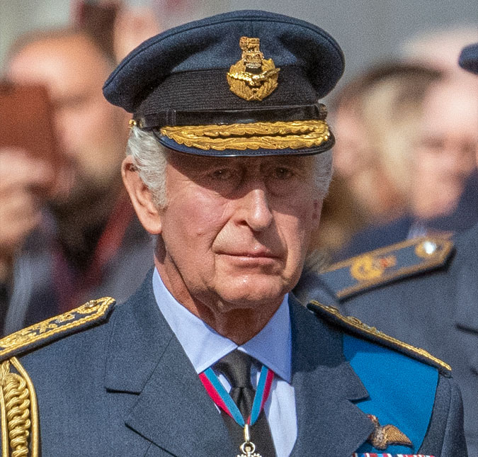 Rei Charles III causa revolta em mais de cem funconários após eles serem avisados que poderiam perder o emprego, diz jornal