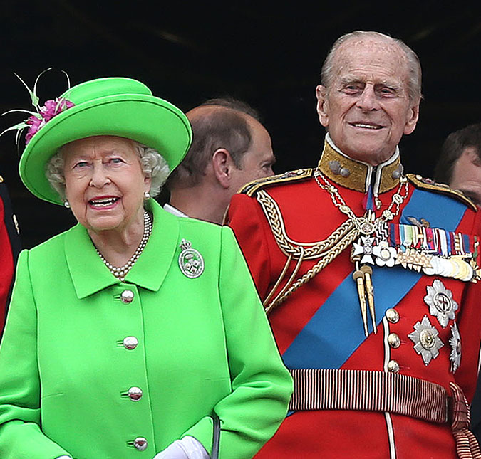 Enfim, unidos! Projeção de arte mostra Rainha Elizabeth II e Príncipe Philip nas nuvens; veja!