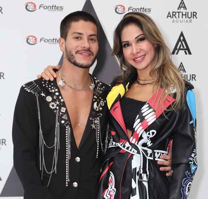 Maíra Cardi combina <i>look</i> com Arthur Aguiar e se declara: <i>São nas pequenas atitudes que vemos as grandes transformações!</i>
