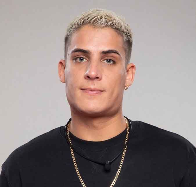 Equipe de Tiago Ramos anuncia que o peão segue em A Fazenda O influencer quase desistiu do reality