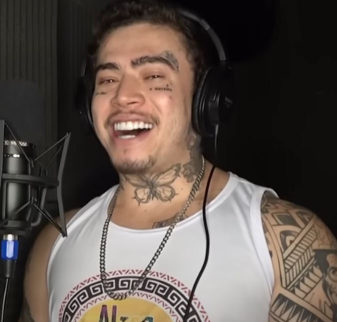 Whindersson Nunes faz compra de 60 mil reais em tênis para presentear fãs O comediante vai sortear os tênis da linha Michael Jordan entre os fãs que comparecerem em seu show de rap