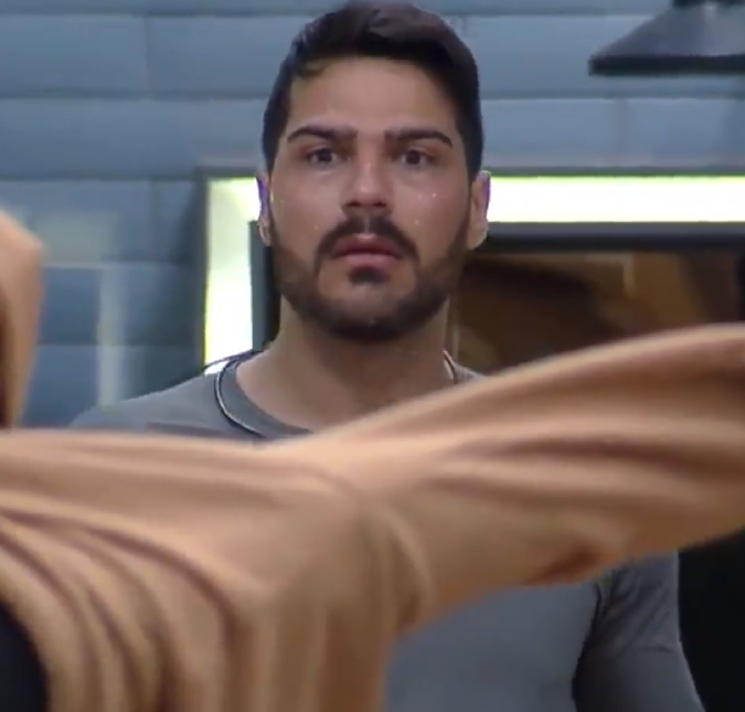 Shayan Haghbin recebe duas punições seguidas e irrita peões em <i>A Fazenda</i>