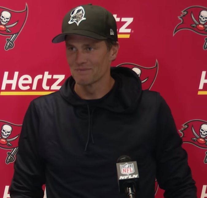 Decisão sobre carreira de Tom Brady pode melhorar casamento dele com Gisele Bündchen, entenda! O astro de futebol americano vai ganhar um dia de folga da NFL e isso pode melhorar o casamento dele com a modelo