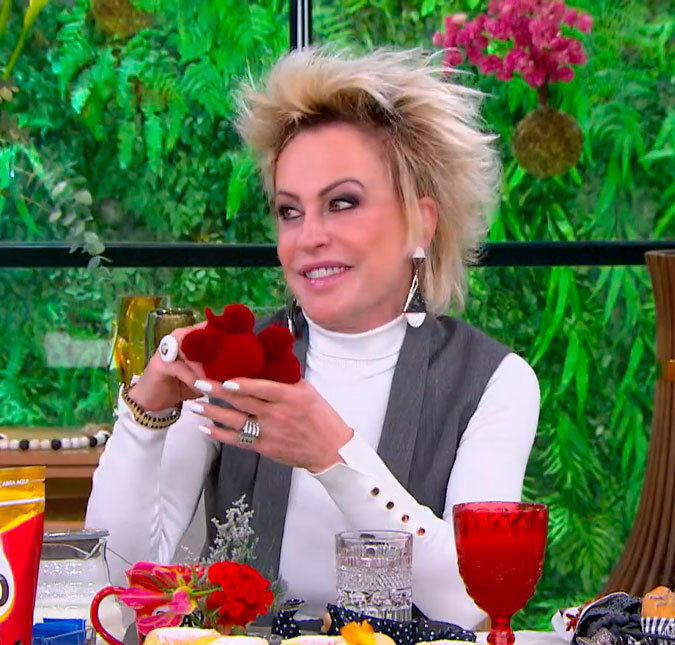 Ana Maria Braga diz que Claudia Raia prometeu revelar o nome do filho no <i>Mais Você</i>