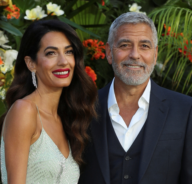 George Clooney revela constrangimento em cena de beijo com Julia Roberts por causa de sua esposa